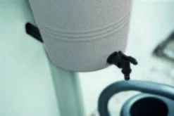 Elho Green Basics Rain Catcher 35 Liter Living Concrete 9 Elho Green Basics Rain Catcher 35 Liter Living Concrete -Gardena Winkel elho green basics rain catcher 35 liter living concrete 5472x3648 6427fff9771a1 l