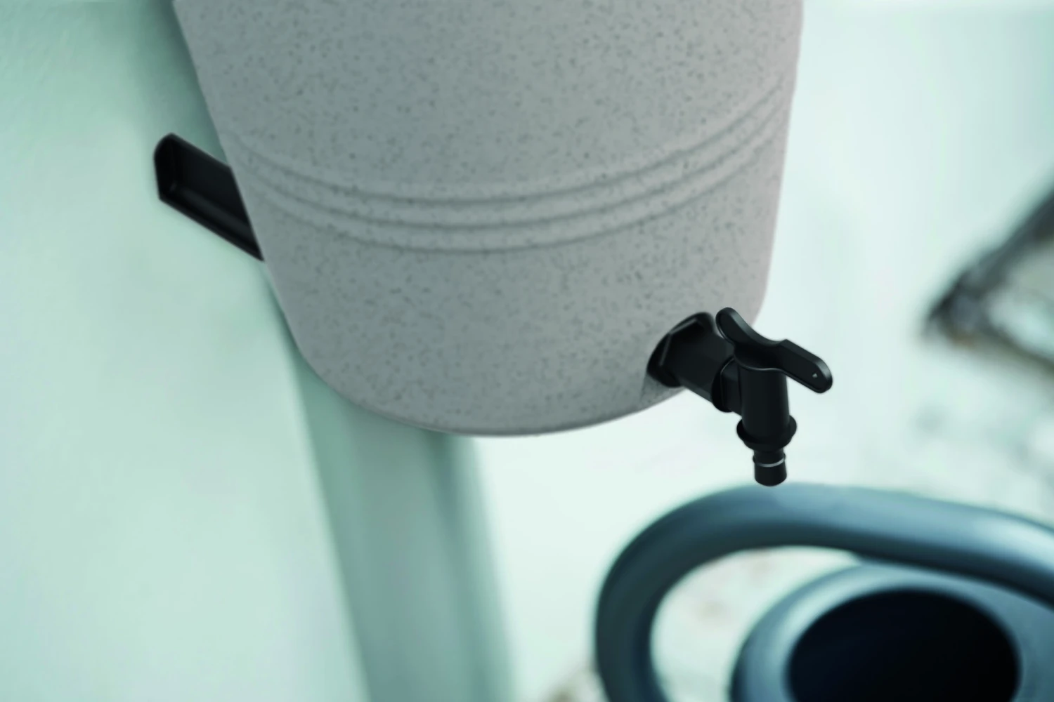 Elho Green Basics Rain Catcher 35 Liter Living Concrete 6 Elho Green Basics Rain Catcher 35 Liter Living Concrete - Afbeelding 4